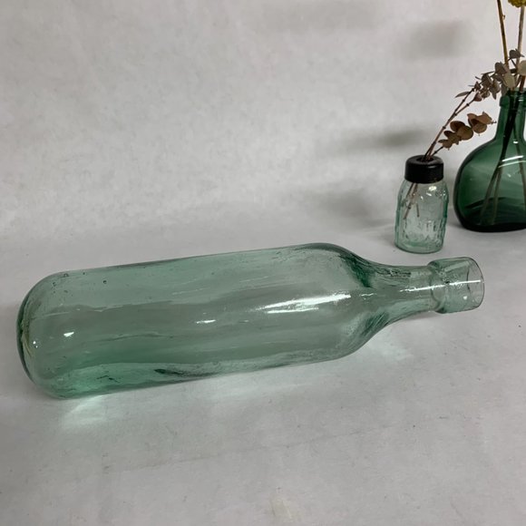 1880’s Antique handblown, round bottom glass soda bottle - Picture 5 of 7